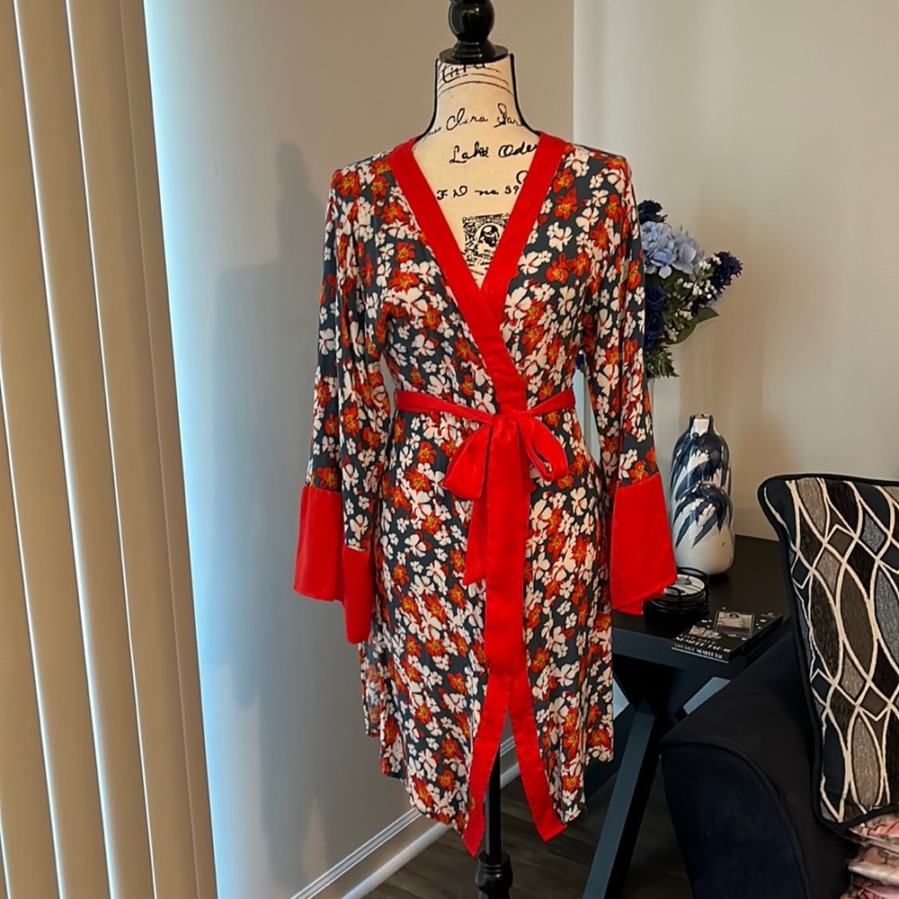 EN CRÈME Red Floral Kimono Robe